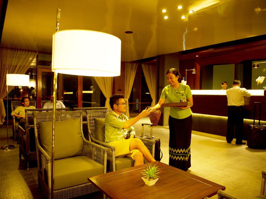 Emerald Palace Hotel Naypyidaw Екстер'єр фото