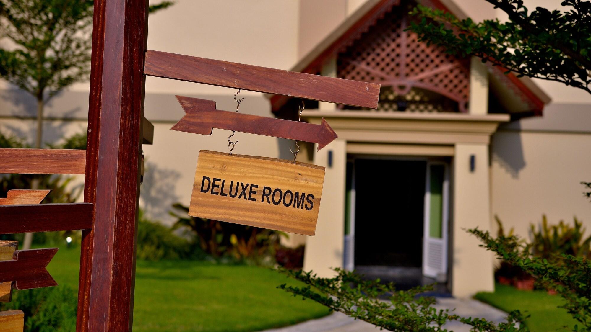 Emerald Palace Hotel Naypyidaw Екстер'єр фото