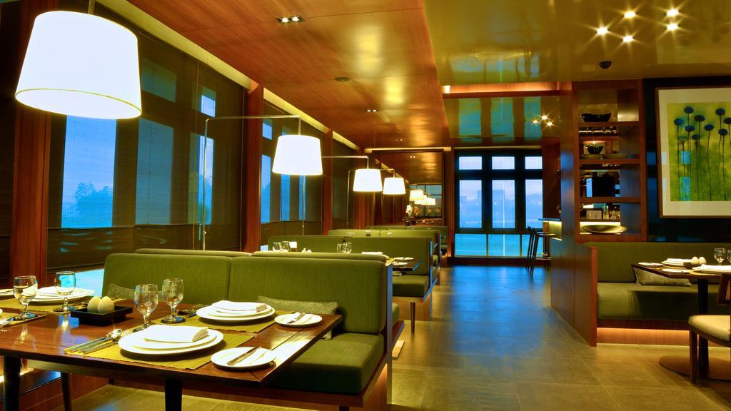 Emerald Palace Hotel Naypyidaw Екстер'єр фото