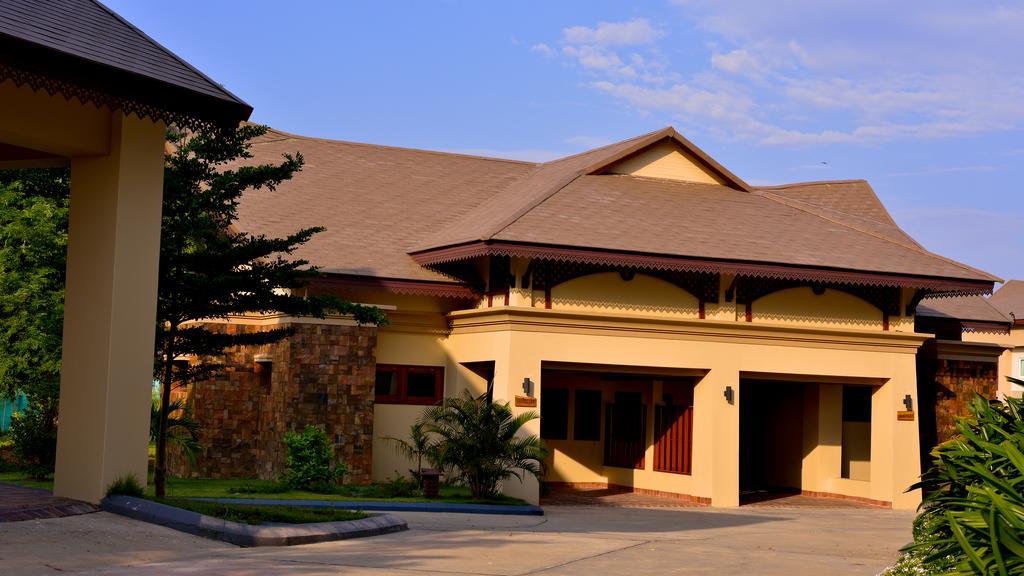 Emerald Palace Hotel Naypyidaw Екстер'єр фото