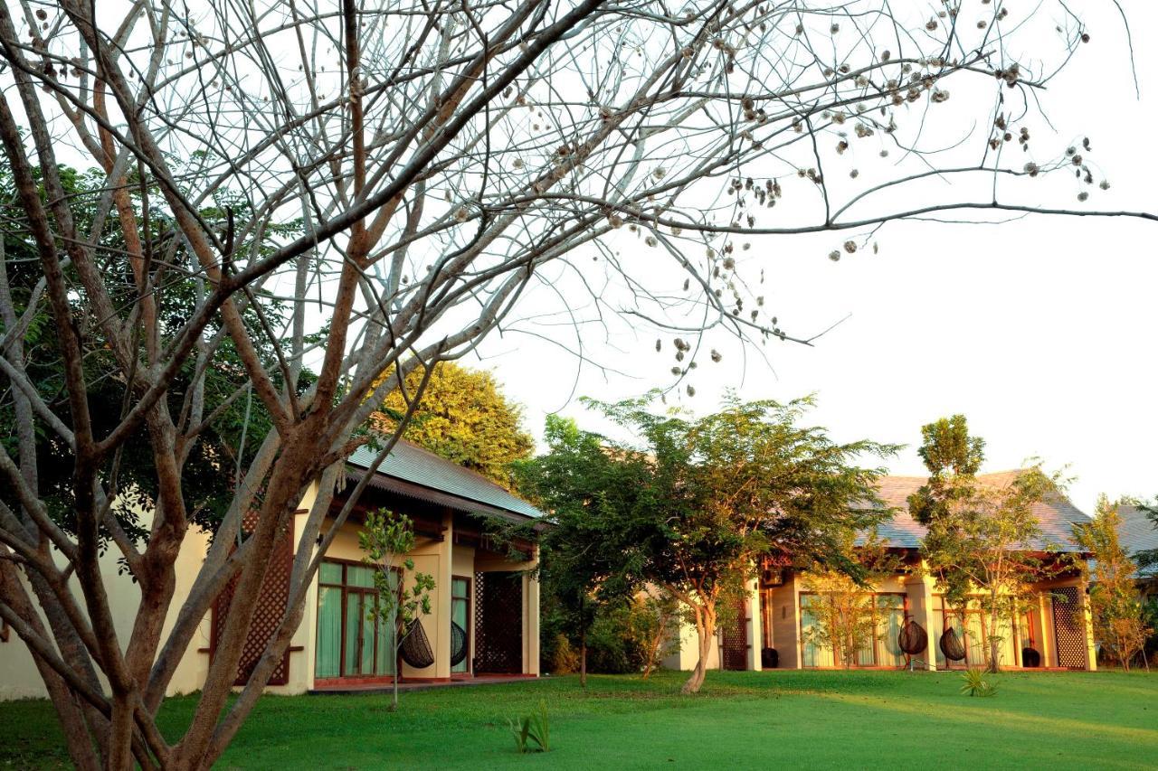 Emerald Palace Hotel Naypyidaw Екстер'єр фото