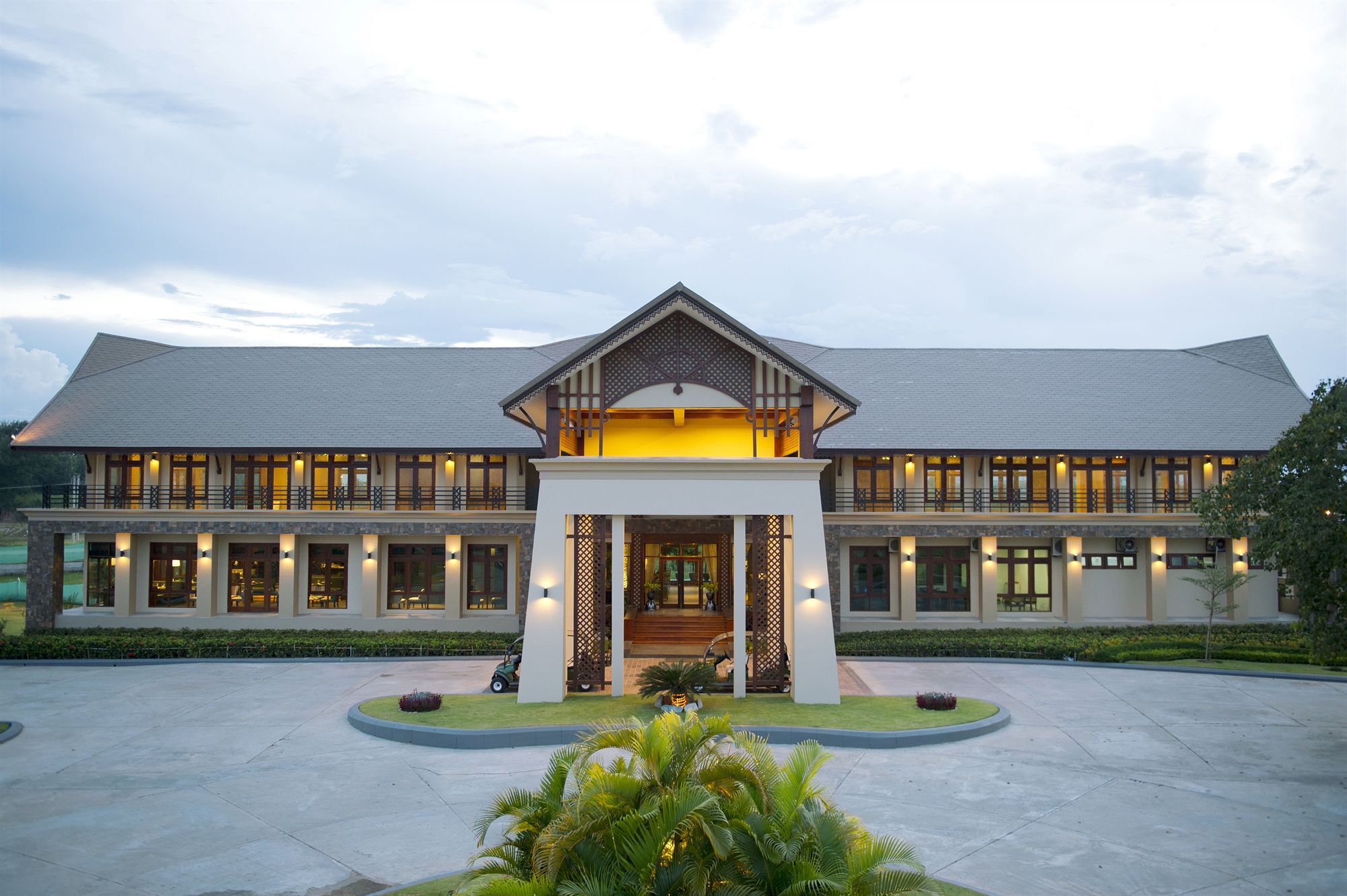 Emerald Palace Hotel Naypyidaw Екстер'єр фото